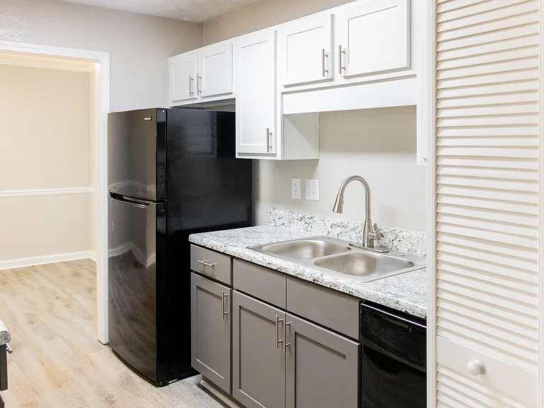 Twin Springs Apartments — Photo 39