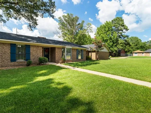 6213 Polly Dr, Texarkana, TX 75503