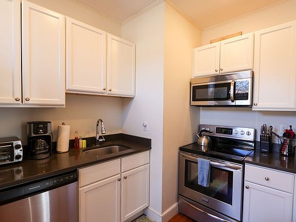 4th image of 1870-1872 Beacon St #3