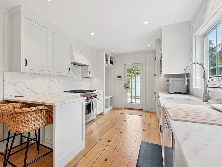 11 Sawasett Ave — Photo 8