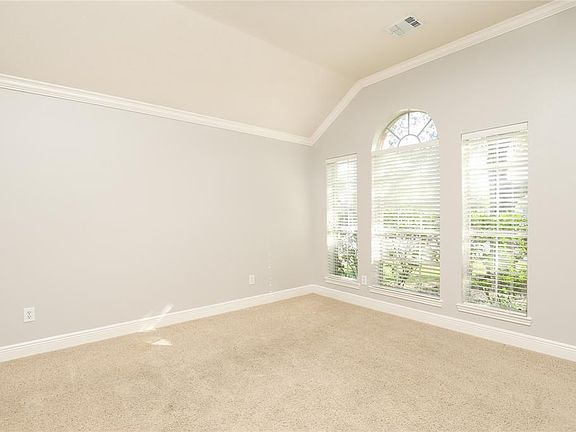 4th image of 2602 Parkbriar Ln