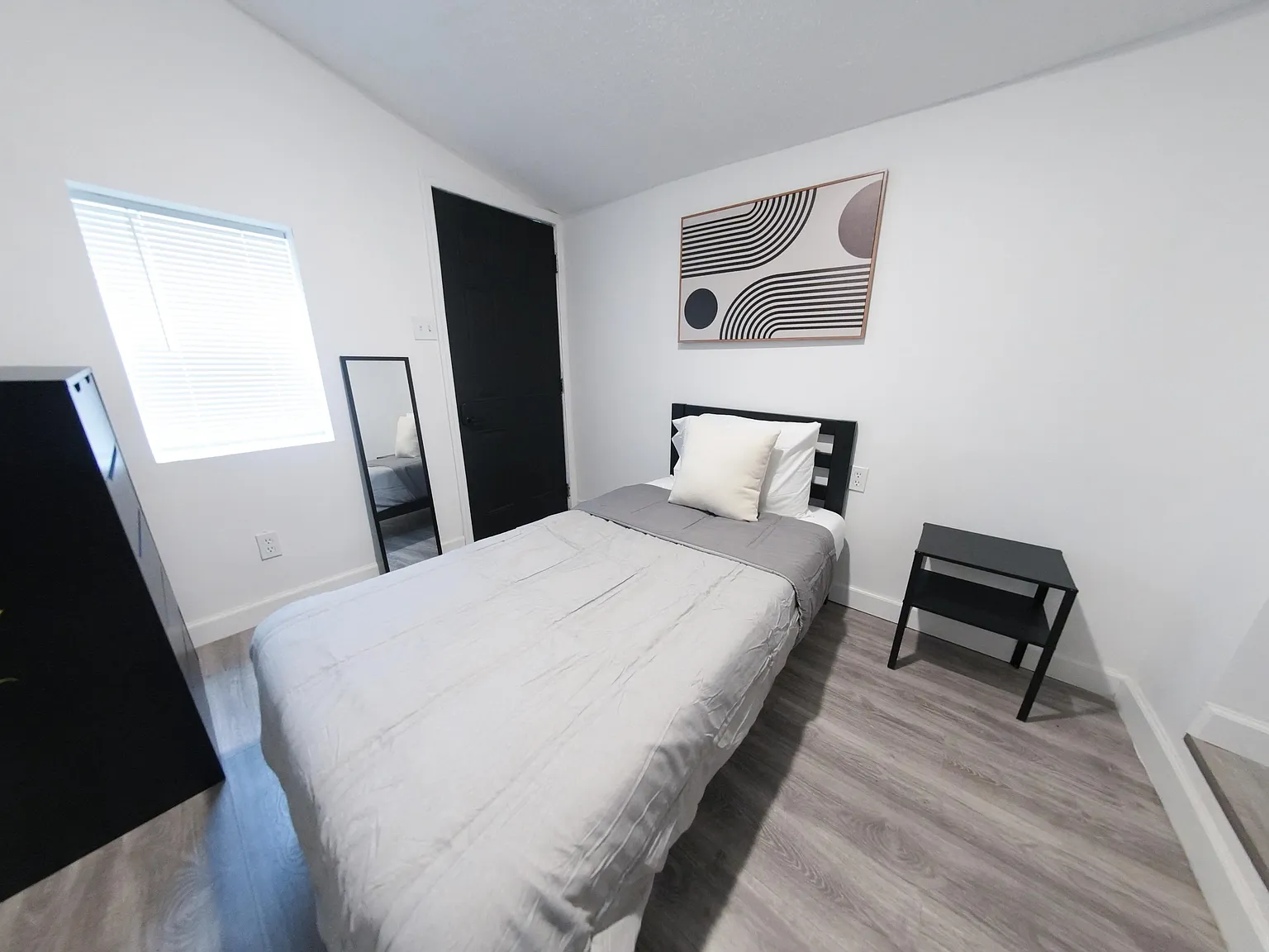 4 bed, 3.0 bath, 1276 sqft, $1,018 — Photo 4