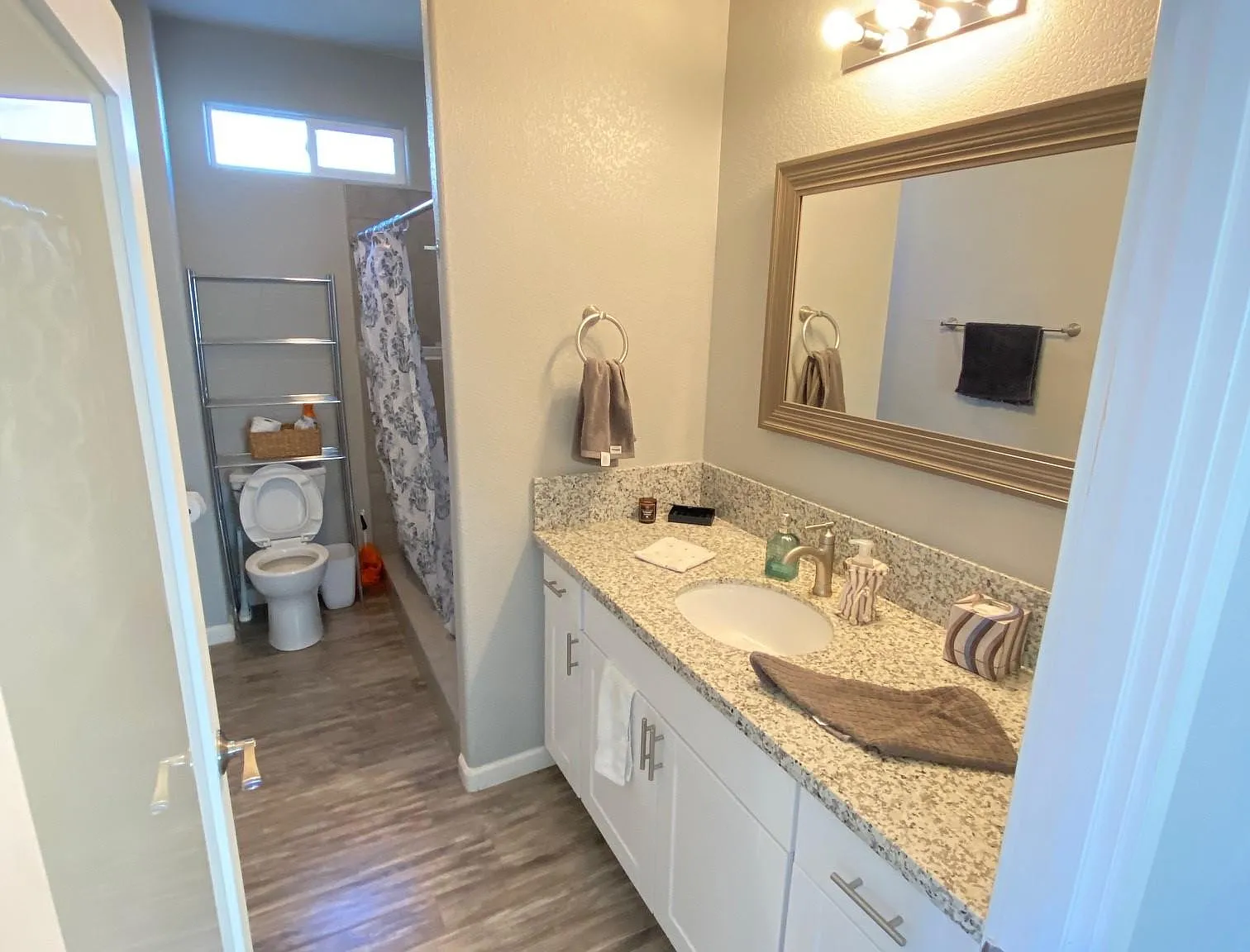 516 E Main St — Photo 3