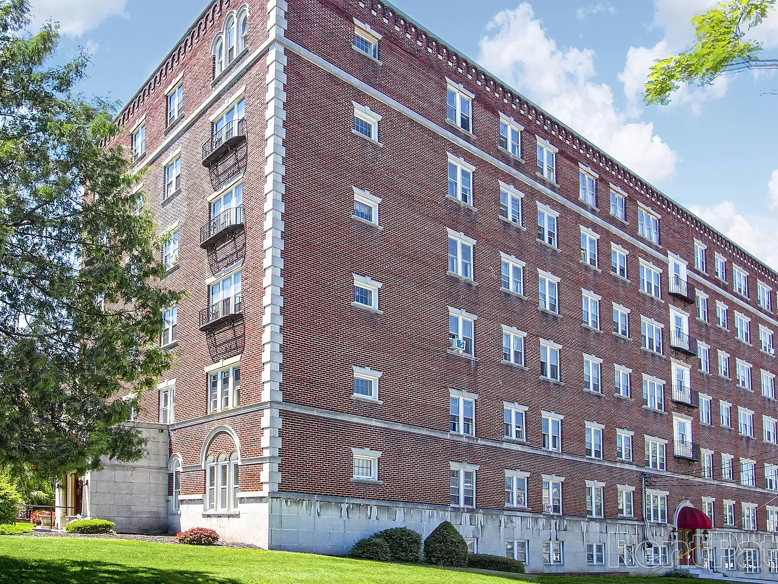 Empire Apartments — Photo 1