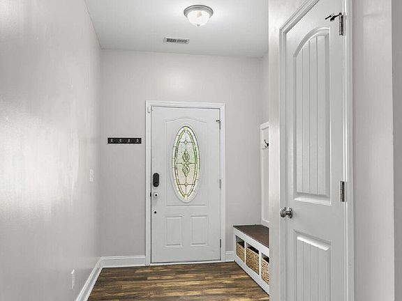 5th image of 144 Backfield Pl