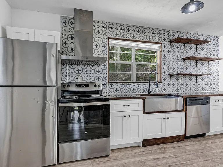 611 Marion St — Photo 22