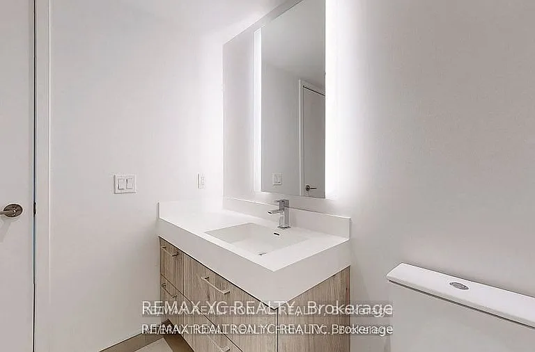 1 Yorkville Ave #710 — Photo 27