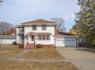 206 W 5th St, Sumner, IA 50674