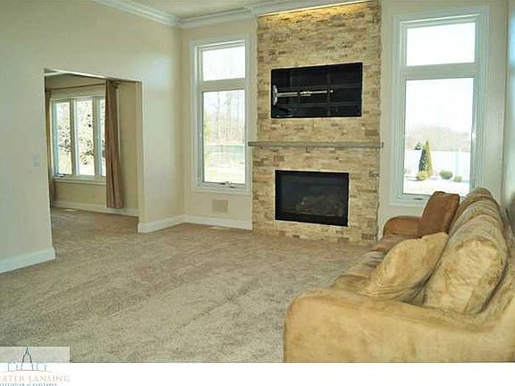 4th image of 1614 Royal Crescent Dr