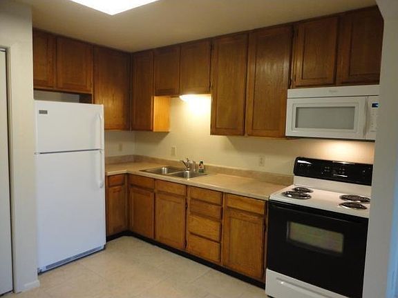 3rd image of 212 W Val Verde Cir APT 4
