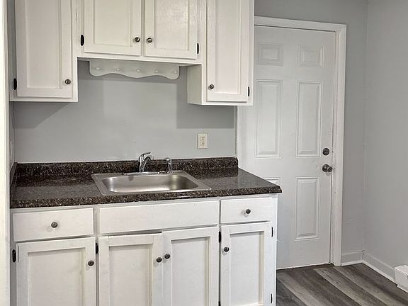 3rd image of 552 N 10th St #1