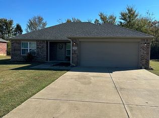 214 Maple Dr, Heavener, OK 74937