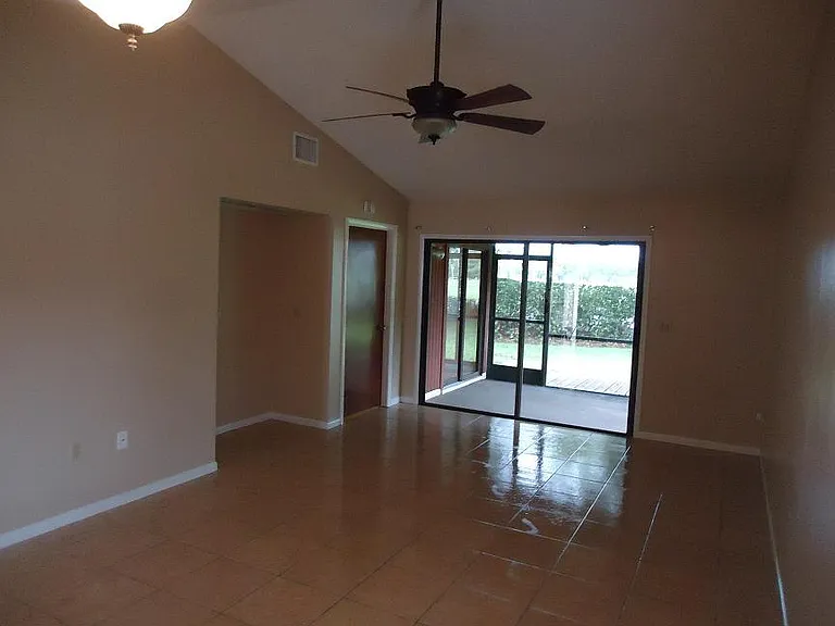 925 Fenton Ln #12 — Photo 8