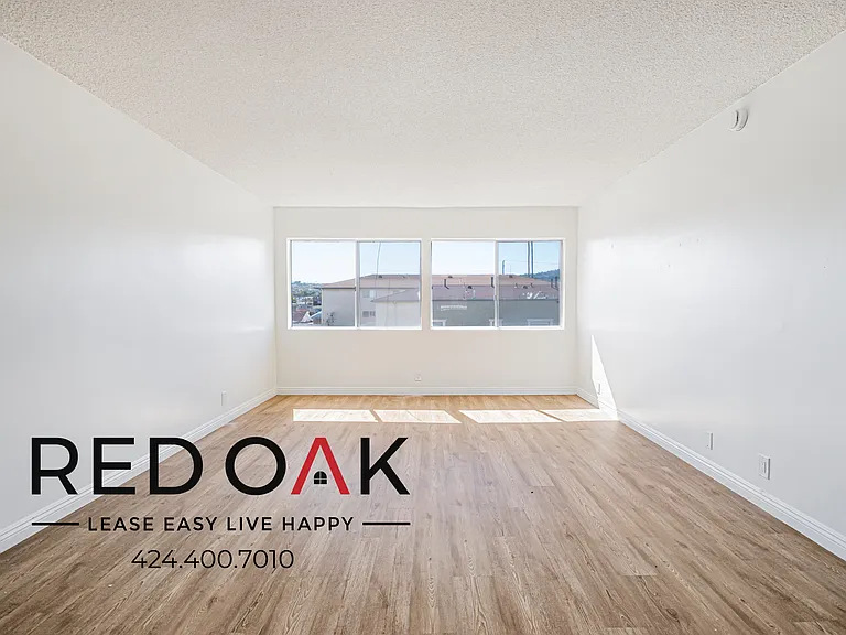 545 W 14th St #12 — Photo 4