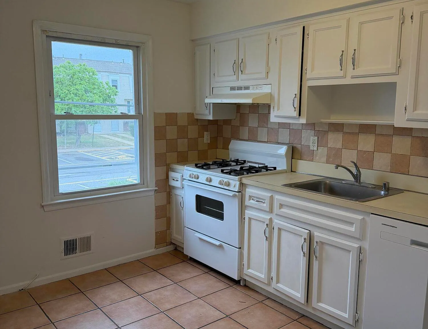 2 bed, $2,700 — Photo 4