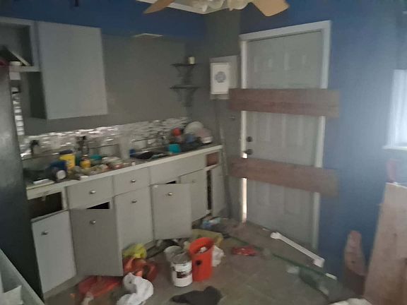 3rd image of 905 N Wesley St