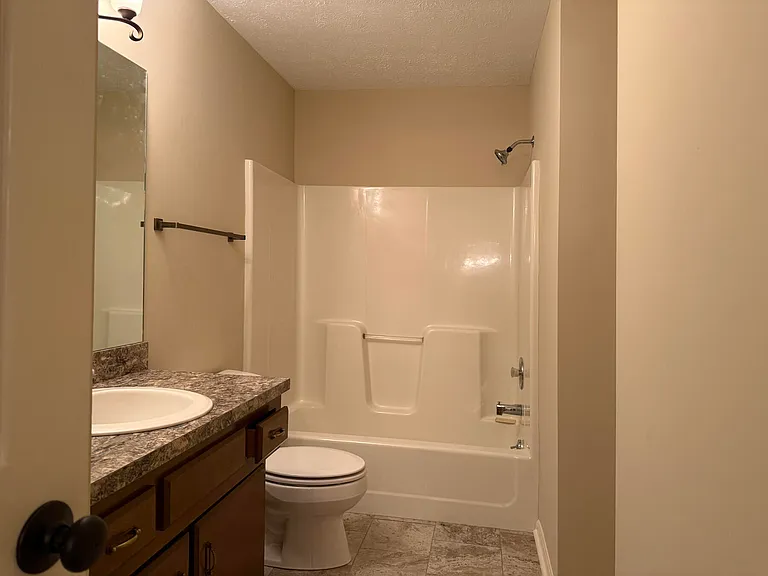 105 Oakmont Ln — Photo 9