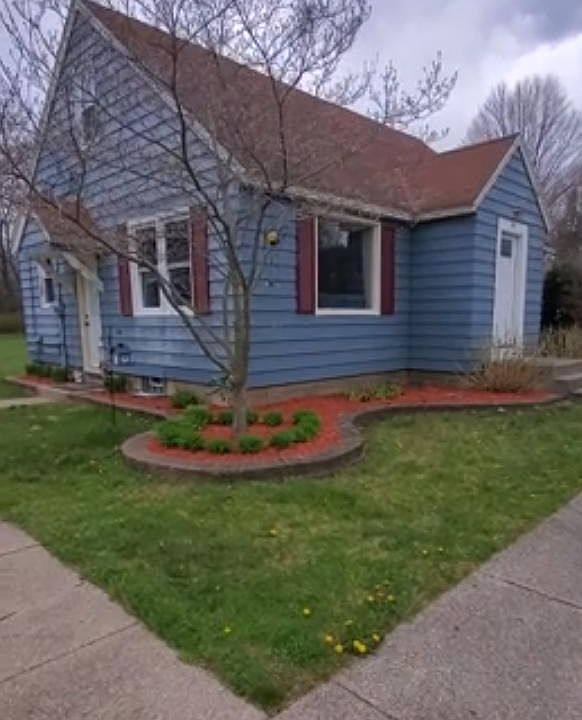 1st image of 744 Aster Ave