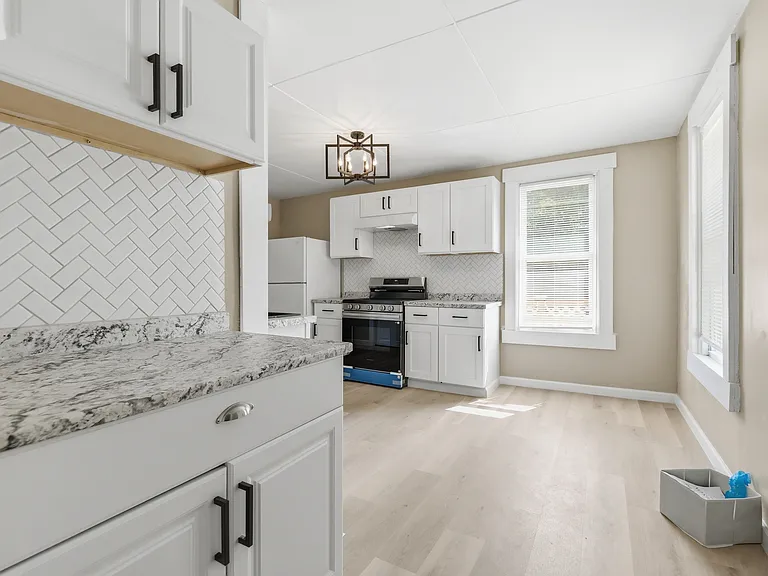 190 Bowman St — Photo 8