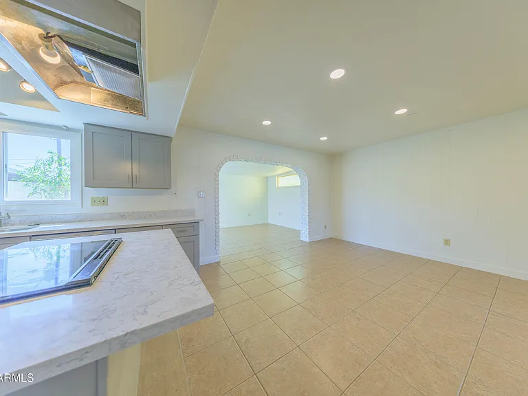4558 N 15th Ave — Photo 12