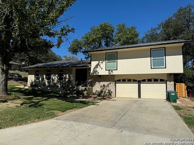 3 bed, 2.0 bath, 1748 sqft, $2,095 — Photo 1