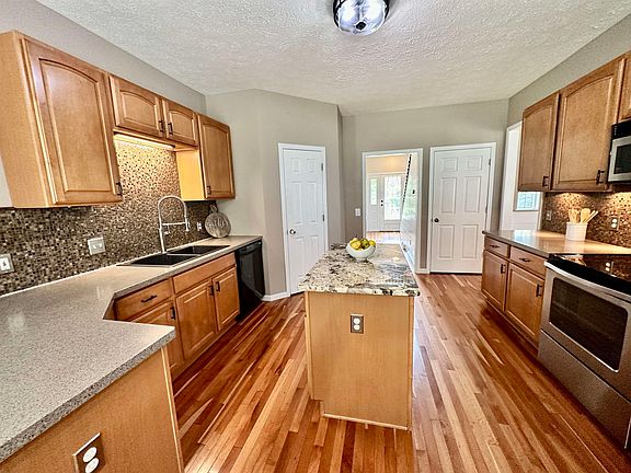 4th image of 3423 Briar Crest Dr