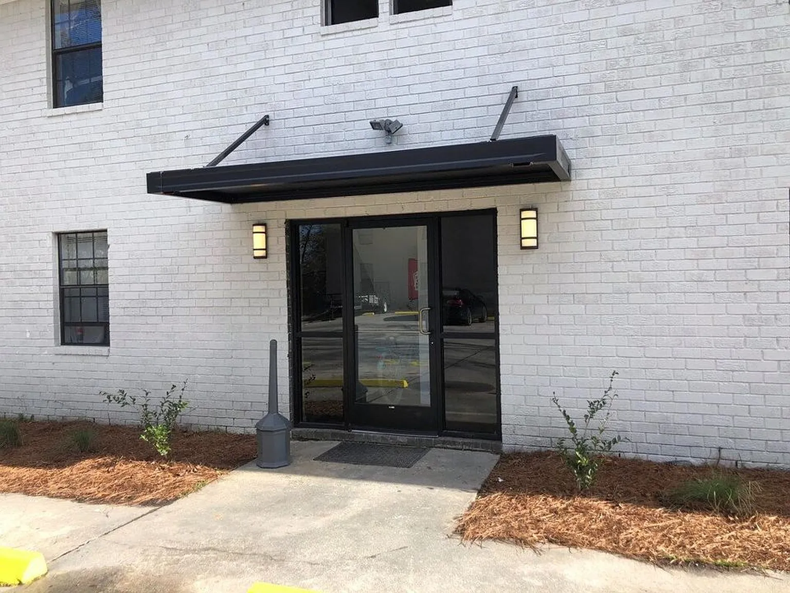 Fully Renovated 2 Bed 1 Bath Apartment By Downtown Summerville! — Photo 2