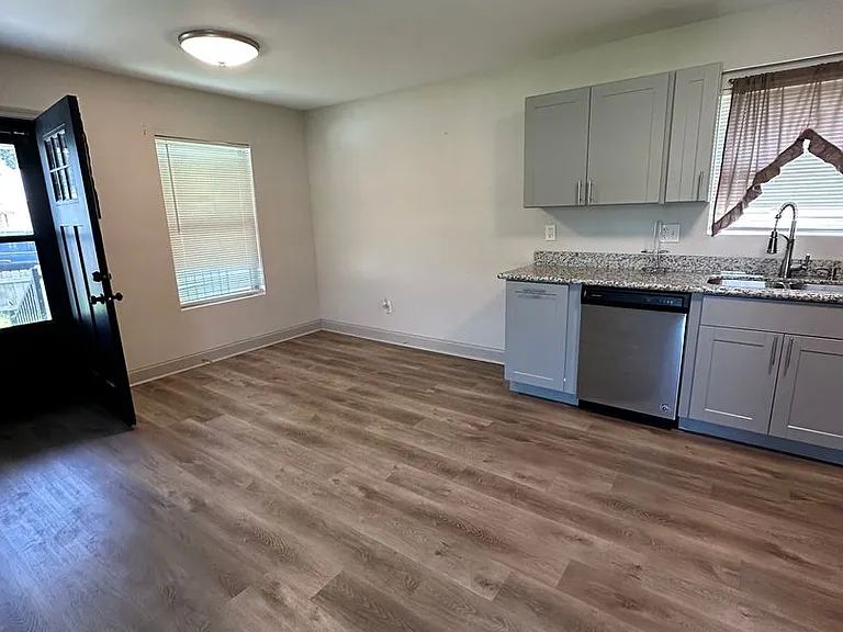 1406 Memory Ln — Photo 9