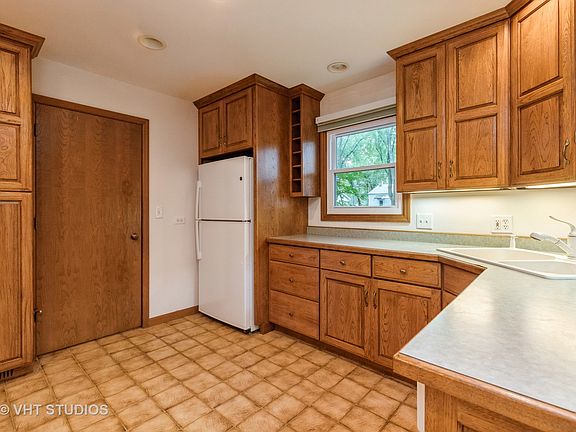 4th image of 36705 N Marilyn Ln