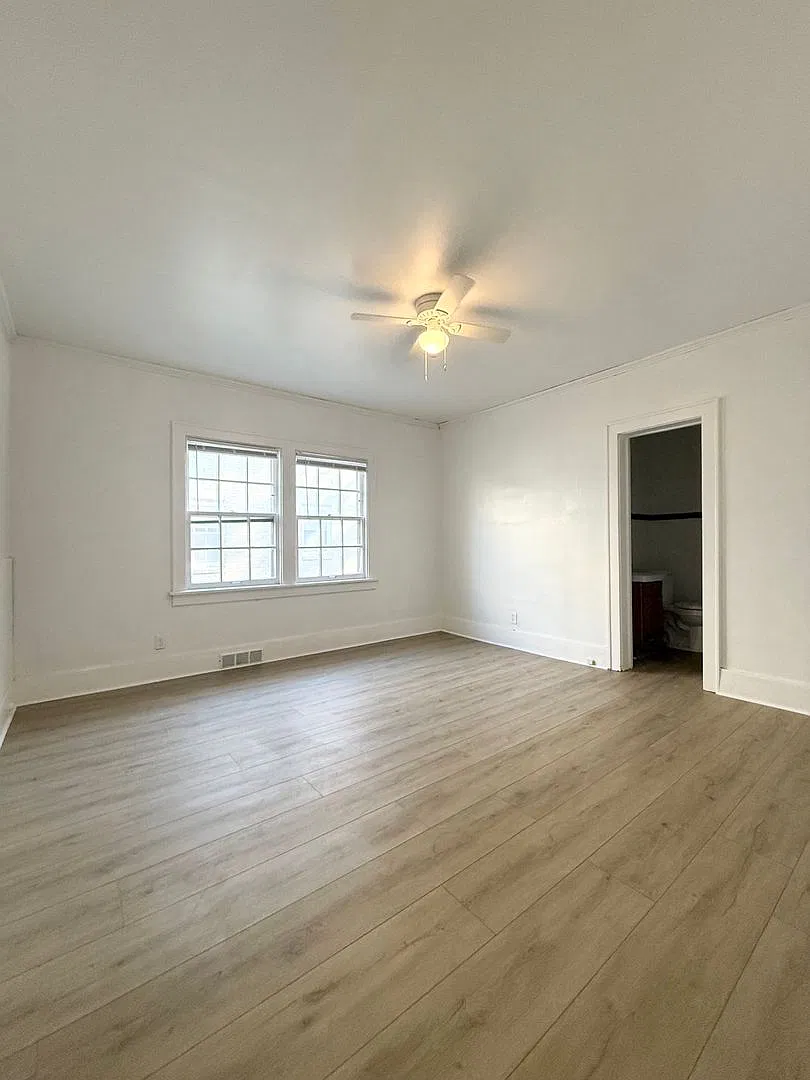 3 Bed in the heart of Blackstone District! Available Now! — Photo 3