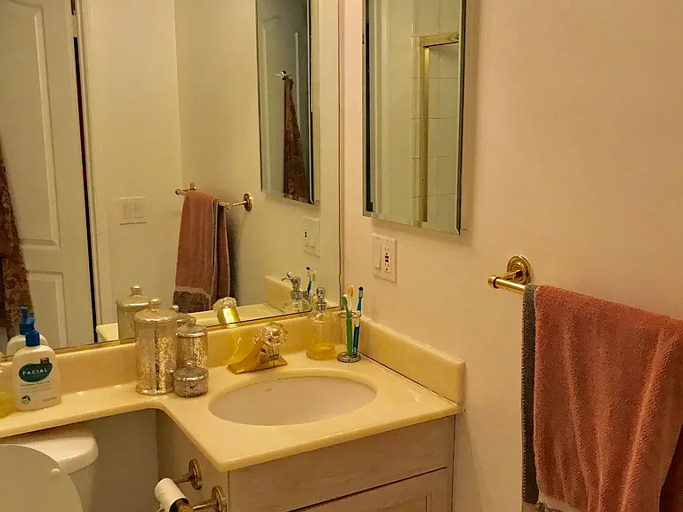 8349 Blackburn Ave #302 — Photo 215