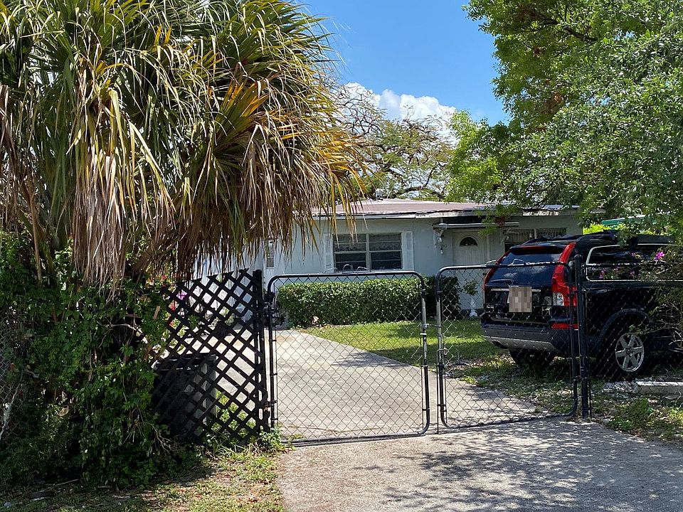 1st image of 842 NW 4th Ave