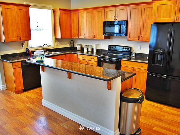 4th image of 15116 82nd Avenue E