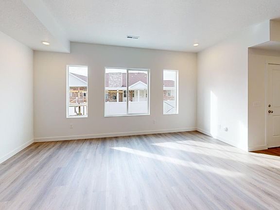 3rd image of 777 N Pheasantbrook Cir #2B