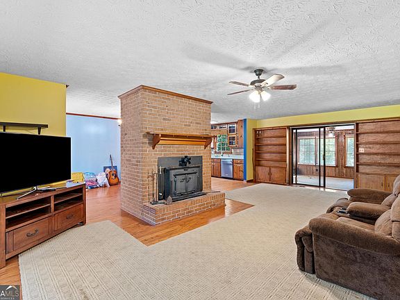 3rd image of 280 Wilson Dr