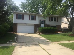 1815 W Palm Dr, Mount Prospect, IL 60056