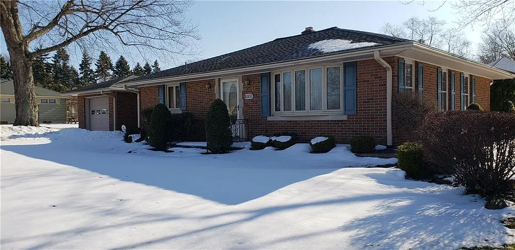 1007 E Grandview Blvd photo 1