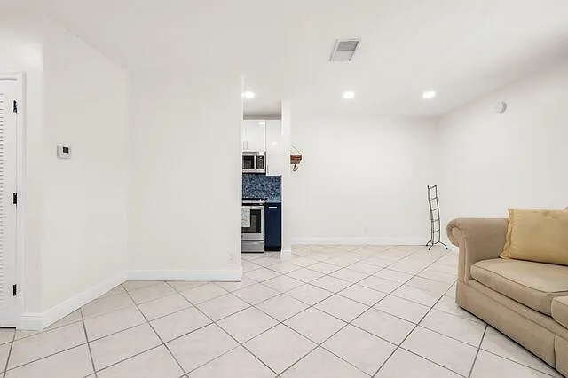 299 SW 7th St #1060 — Photo 9