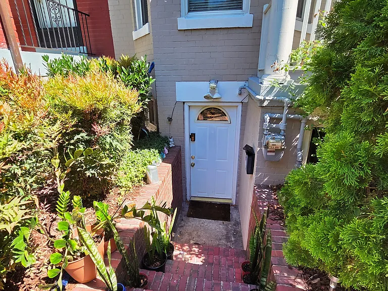 1361 Parkwood Pl NW #B — Photo 2