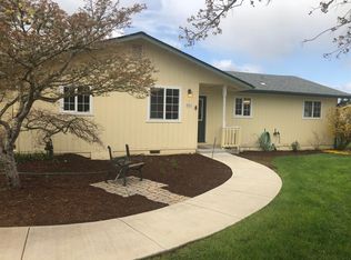 884 Coutant Ln, Grants Pass, OR 97527