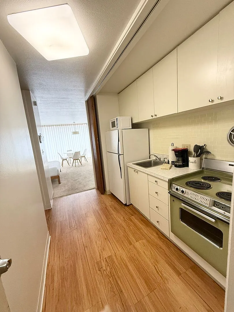 Waikiki - Ilikai Marina - Fully furnished studio — Photo 2