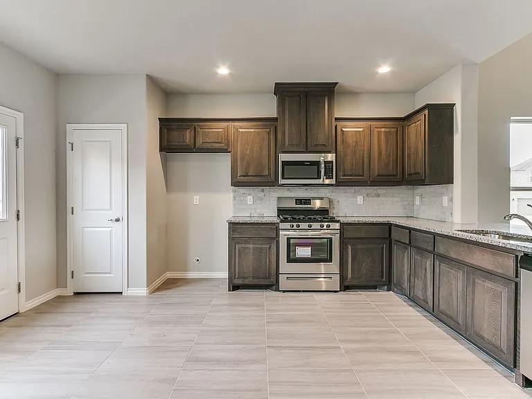 9601 Squire Ln — Photo 5