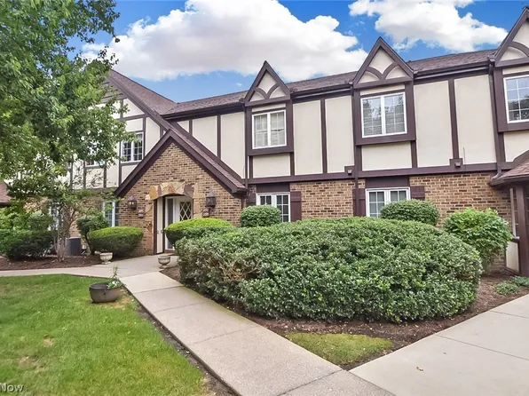 2199 Fairway Blvd, Hudson, OH 44236