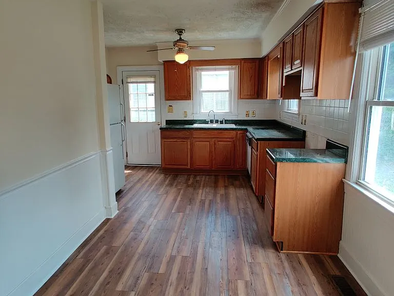 717 Floral Ave — Photo 6
