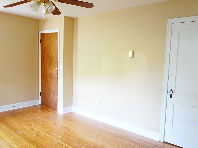 8206 Greenwood Ave — Photo 7