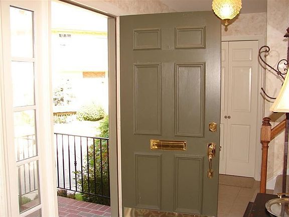 4th image of 37 Nicholson Ct