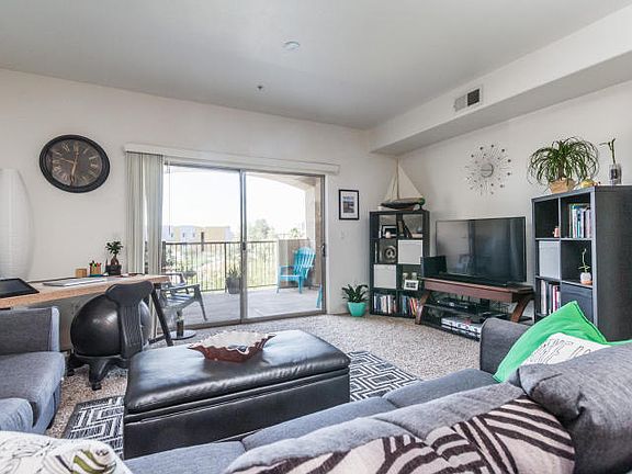3rd image of 920 E Devonshire Ave Unit 3004