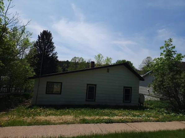 415 E Oak St, Glenwood City, WI 54013