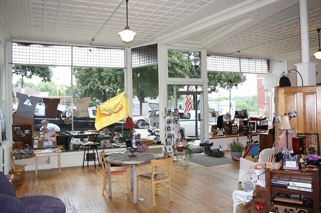 2nd image of 114 High St