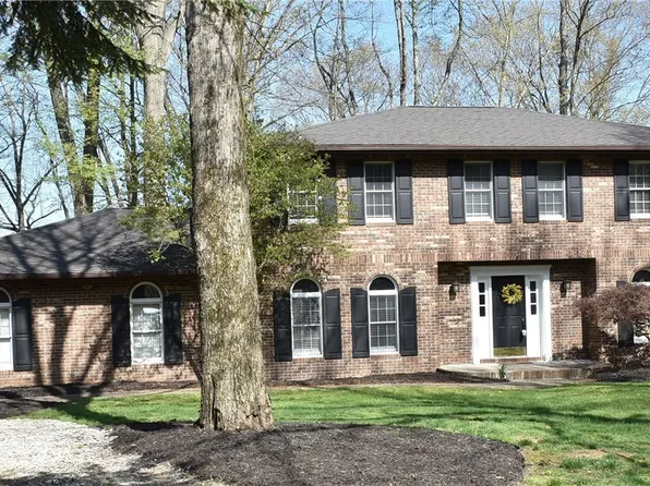 955 Eastward Cir, Zanesville, OH 43701